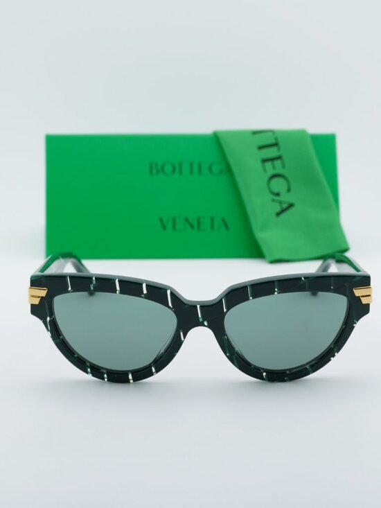 Bottega Veneta BV1035S 004 Cat Eye Sunglasses - Green / Green main image 5